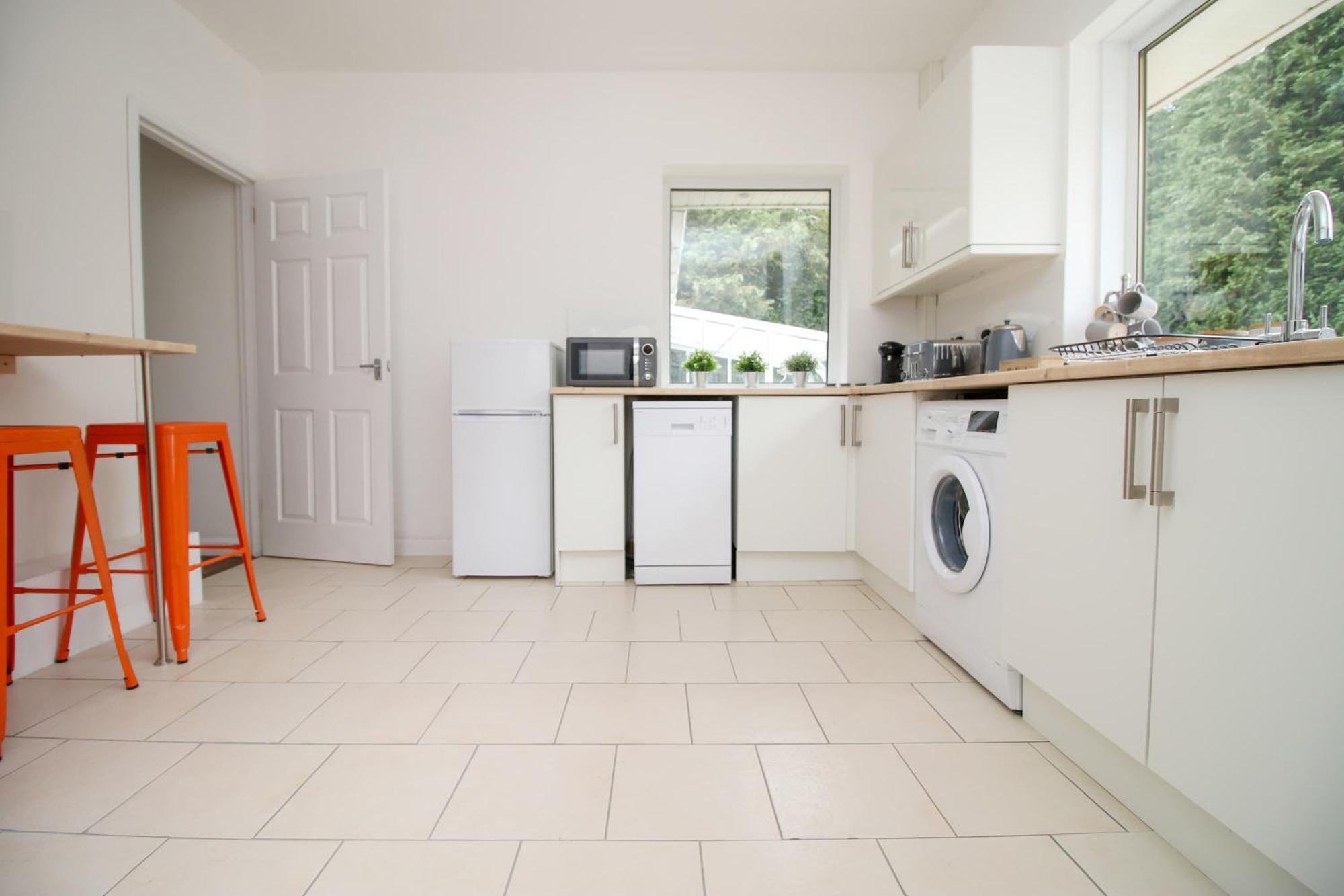 The Lockett Wonderful Large Bungalow Plympton, Plymouth Free Parking By Staystaycations Εξωτερικό φωτογραφία